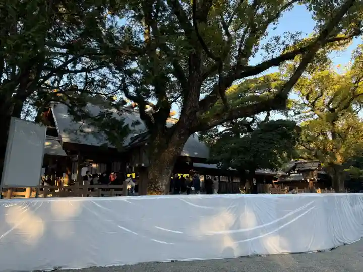 熱田神宮の{uncategorized: "未分類", other: "その他", undefined: "問題あり", building: "その他建物", grave: "お墓", sacred_gate: "鳥居", guardian: "狛犬", statue: "像", buddha: "仏像", history: "歴史", nature: "自然", garden: "庭園", animal: "動物", pagoda: "塔", temizu: "手水舎", mountain_gate: "山門・神門", sanctuary: "本殿・本堂", subordinate: "末社・摂社", art: "芸術", scenery: "景色", jizo: "地蔵", ema: "絵馬", goshuin: "御朱印", omikuji: "おみくじ", items: "授与品その他", amulet: "お守り", goshuincho: "御朱印帳", eats: "食事", festival: "お祭り", votive_dance: "神楽", shichigosan: "七五三参", wedding: "結婚式", experience: "体験その他", initially: "初詣", around: "周辺", anti_infection: "感染症対策"}