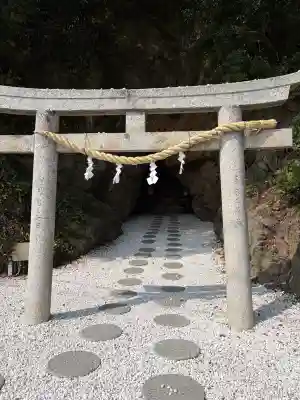 安乎岩戸神社（旧表記：安乎岩戸信龍神社）の{uncategorized: "未分類", other: "その他", undefined: "問題あり", building: "その他建物", grave: "お墓", sacred_gate: "鳥居", guardian: "狛犬", statue: "像", buddha: "仏像", history: "歴史", nature: "自然", garden: "庭園", animal: "動物", pagoda: "塔", temizu: "手水舎", mountain_gate: "山門・神門", sanctuary: "本殿・本堂", subordinate: "末社・摂社", art: "芸術", scenery: "景色", jizo: "地蔵", ema: "絵馬", goshuin: "御朱印", omikuji: "おみくじ", items: "授与品その他", amulet: "お守り", goshuincho: "御朱印帳", eats: "食事", festival: "お祭り", votive_dance: "神楽", shichigosan: "七五三参", wedding: "結婚式", experience: "体験その他", initially: "初詣", around: "周辺", anti_infection: "感染症対策"}
