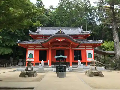 中山寺奥之院の本殿・本堂