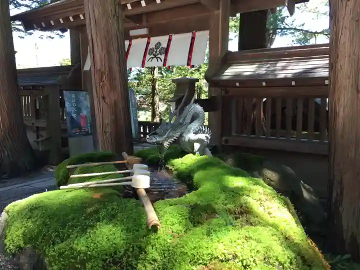 諏訪大社の手水舎