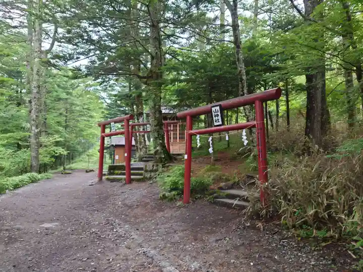 新屋山神社奥宮(山梨県)