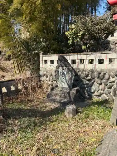 三社神社の{uncategorized: "未分類", other: "その他", undefined: "問題あり", building: "その他建物", grave: "お墓", sacred_gate: "鳥居", guardian: "狛犬", statue: "像", buddha: "仏像", history: "歴史", nature: "自然", garden: "庭園", animal: "動物", pagoda: "塔", temizu: "手水舎", mountain_gate: "山門・神門", sanctuary: "本殿・本堂", subordinate: "末社・摂社", art: "芸術", scenery: "景色", jizo: "地蔵", ema: "絵馬", goshuin: "御朱印", omikuji: "おみくじ", items: "授与品その他", amulet: "お守り", goshuincho: "御朱印帳", eats: "食事", festival: "お祭り", votive_dance: "神楽", shichigosan: "七五三参", wedding: "結婚式", experience: "体験その他", initially: "初詣", around: "周辺", anti_infection: "感染症対策"}