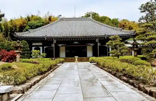 長寿寺の本殿・本堂
