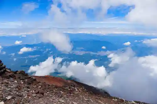 富士山頂上久須志神社の景色