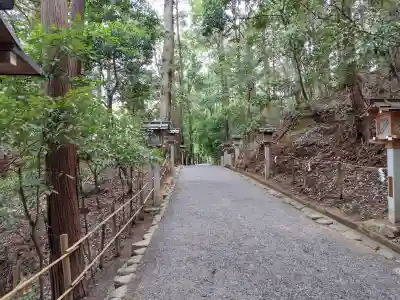 狭井坐大神荒魂神社(狭井神社)の{uncategorized: "未分類", other: "その他", undefined: "問題あり", building: "その他建物", grave: "お墓", sacred_gate: "鳥居", guardian: "狛犬", statue: "像", buddha: "仏像", history: "歴史", nature: "自然", garden: "庭園", animal: "動物", pagoda: "塔", temizu: "手水舎", mountain_gate: "山門・神門", sanctuary: "本殿・本堂", subordinate: "末社・摂社", art: "芸術", scenery: "景色", jizo: "地蔵", ema: "絵馬", goshuin: "御朱印", omikuji: "おみくじ", items: "授与品その他", amulet: "お守り", goshuincho: "御朱印帳", eats: "食事", festival: "お祭り", votive_dance: "神楽", shichigosan: "七五三参", wedding: "結婚式", experience: "体験その他", initially: "初詣", around: "周辺", anti_infection: "感染症対策"}