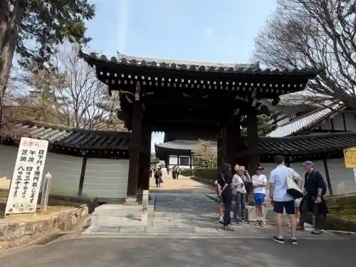 東福禅寺（東福寺）の{uncategorized: "未分類", other: "その他", undefined: "問題あり", building: "その他建物", grave: "お墓", sacred_gate: "鳥居", guardian: "狛犬", statue: "像", buddha: "仏像", history: "歴史", nature: "自然", garden: "庭園", animal: "動物", pagoda: "塔", temizu: "手水舎", mountain_gate: "山門・神門", sanctuary: "本殿・本堂", subordinate: "末社・摂社", art: "芸術", scenery: "景色", jizo: "地蔵", ema: "絵馬", goshuin: "御朱印", omikuji: "おみくじ", items: "授与品その他", amulet: "お守り", goshuincho: "御朱印帳", eats: "食事", festival: "お祭り", votive_dance: "神楽", shichigosan: "七五三参", wedding: "結婚式", experience: "体験その他", initially: "初詣", around: "周辺", anti_infection: "感染症対策"}