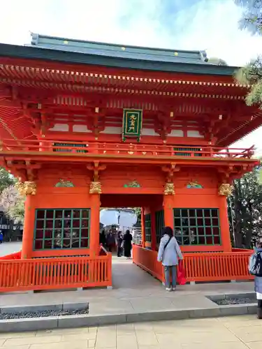 穴八幡宮の山門