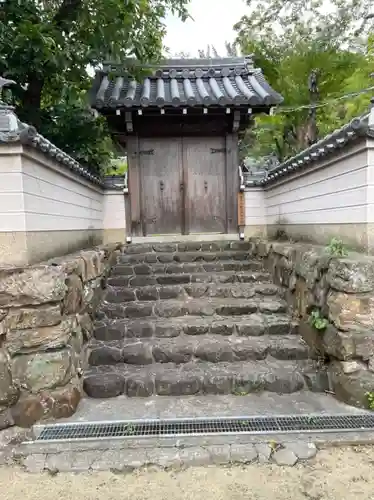 梅岩寺の山門