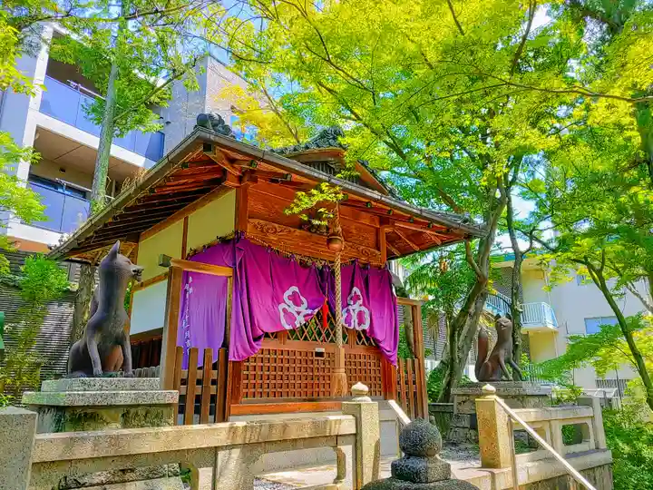 豊彦稲荷社(法王町)の本殿・本堂