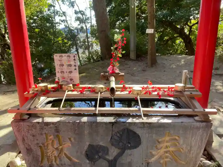 高瀧神社の{uncategorized: "未分類", other: "その他", undefined: "問題あり", building: "その他建物", grave: "お墓", sacred_gate: "鳥居", guardian: "狛犬", statue: "像", buddha: "仏像", history: "歴史", nature: "自然", garden: "庭園", animal: "動物", pagoda: "塔", temizu: "手水舎", mountain_gate: "山門・神門", sanctuary: "本殿・本堂", subordinate: "末社・摂社", art: "芸術", scenery: "景色", jizo: "地蔵", ema: "絵馬", goshuin: "御朱印", omikuji: "おみくじ", items: "授与品その他", amulet: "お守り", goshuincho: "御朱印帳", eats: "食事", festival: "お祭り", votive_dance: "神楽", shichigosan: "七五三参", wedding: "結婚式", experience: "体験その他", initially: "初詣", around: "周辺", anti_infection: "感染症対策"}