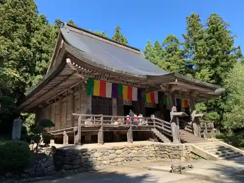 宝珠山 立石寺の本殿