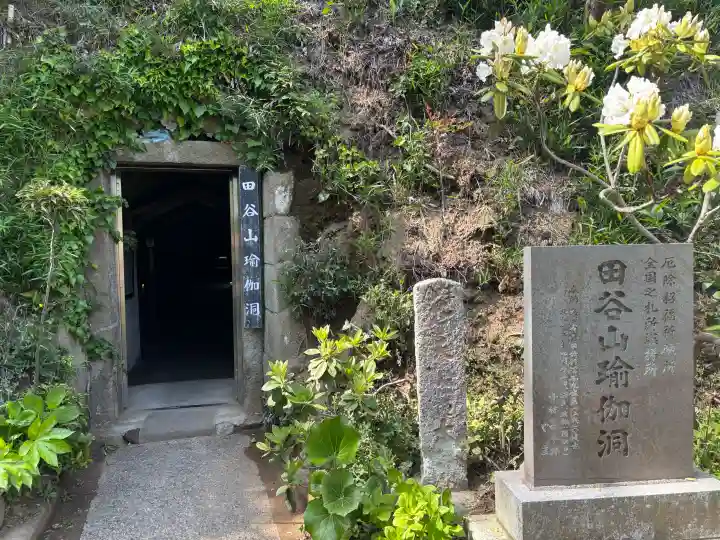 定泉寺の{uncategorized: "未分類", other: "その他", undefined: "問題あり", building: "その他建物", grave: "お墓", sacred_gate: "鳥居", guardian: "狛犬", statue: "像", buddha: "仏像", history: "歴史", nature: "自然", garden: "庭園", animal: "動物", pagoda: "塔", temizu: "手水舎", mountain_gate: "山門・神門", sanctuary: "本殿・本堂", subordinate: "末社・摂社", art: "芸術", scenery: "景色", jizo: "地蔵", ema: "絵馬", goshuin: "御朱印", omikuji: "おみくじ", items: "授与品その他", amulet: "お守り", goshuincho: "御朱印帳", eats: "食事", festival: "お祭り", votive_dance: "神楽", shichigosan: "七五三参", wedding: "結婚式", experience: "体験その他", initially: "初詣", around: "周辺", anti_infection: "感染症対策"}