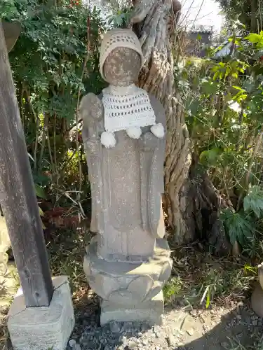 済興寺の{uncategorized: "未分類", other: "その他", undefined: "問題あり", building: "その他建物", grave: "お墓", sacred_gate: "鳥居", guardian: "狛犬", statue: "像", buddha: "仏像", history: "歴史", nature: "自然", garden: "庭園", animal: "動物", pagoda: "塔", temizu: "手水舎", mountain_gate: "山門・神門", sanctuary: "本殿・本堂", subordinate: "末社・摂社", art: "芸術", scenery: "景色", jizo: "地蔵", ema: "絵馬", goshuin: "御朱印", omikuji: "おみくじ", items: "授与品その他", amulet: "お守り", goshuincho: "御朱印帳", eats: "食事", festival: "お祭り", votive_dance: "神楽", shichigosan: "七五三参", wedding: "結婚式", experience: "体験その他", initially: "初詣", around: "周辺", anti_infection: "感染症対策"}