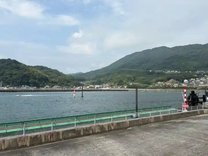 遠石八幡宮の{uncategorized: "未分類", other: "その他", undefined: "問題あり", building: "その他建物", grave: "お墓", sacred_gate: "鳥居", guardian: "狛犬", statue: "像", buddha: "仏像", history: "歴史", nature: "自然", garden: "庭園", animal: "動物", pagoda: "塔", temizu: "手水舎", mountain_gate: "山門・神門", sanctuary: "本殿・本堂", subordinate: "末社・摂社", art: "芸術", scenery: "景色", jizo: "地蔵", ema: "絵馬", goshuin: "御朱印", omikuji: "おみくじ", items: "授与品その他", amulet: "お守り", goshuincho: "御朱印帳", eats: "食事", festival: "お祭り", votive_dance: "神楽", shichigosan: "七五三参", wedding: "結婚式", experience: "体験その他", initially: "初詣", around: "周辺", anti_infection: "感染症対策"}