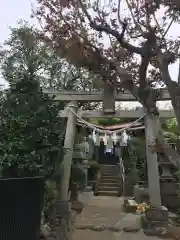 横浜御嶽神社の鳥居