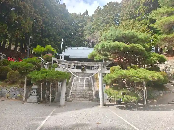 山田八幡宮の{uncategorized: "未分類", other: "その他", undefined: "問題あり", building: "その他建物", grave: "お墓", sacred_gate: "鳥居", guardian: "狛犬", statue: "像", buddha: "仏像", history: "歴史", nature: "自然", garden: "庭園", animal: "動物", pagoda: "塔", temizu: "手水舎", mountain_gate: "山門・神門", sanctuary: "本殿・本堂", subordinate: "末社・摂社", art: "芸術", scenery: "景色", jizo: "地蔵", ema: "絵馬", goshuin: "御朱印", omikuji: "おみくじ", items: "授与品その他", amulet: "お守り", goshuincho: "御朱印帳", eats: "食事", festival: "お祭り", votive_dance: "神楽", shichigosan: "七五三参", wedding: "結婚式", experience: "体験その他", initially: "初詣", around: "周辺", anti_infection: "感染症対策"}