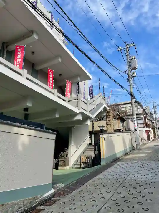真成院の{uncategorized: "未分類", other: "その他", undefined: "問題あり", building: "その他建物", grave: "お墓", sacred_gate: "鳥居", guardian: "狛犬", statue: "像", buddha: "仏像", history: "歴史", nature: "自然", garden: "庭園", animal: "動物", pagoda: "塔", temizu: "手水舎", mountain_gate: "山門・神門", sanctuary: "本殿・本堂", subordinate: "末社・摂社", art: "芸術", scenery: "景色", jizo: "地蔵", ema: "絵馬", goshuin: "御朱印", omikuji: "おみくじ", items: "授与品その他", amulet: "お守り", goshuincho: "御朱印帳", eats: "食事", festival: "お祭り", votive_dance: "神楽", shichigosan: "七五三参", wedding: "結婚式", experience: "体験その他", initially: "初詣", around: "周辺", anti_infection: "感染症対策"}