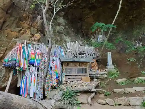 徳善院明王密寺の末社