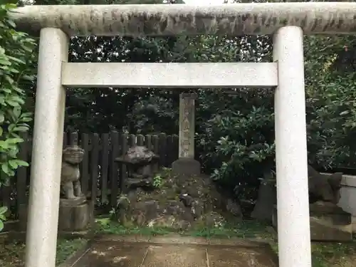 穴八幡宮の鳥居