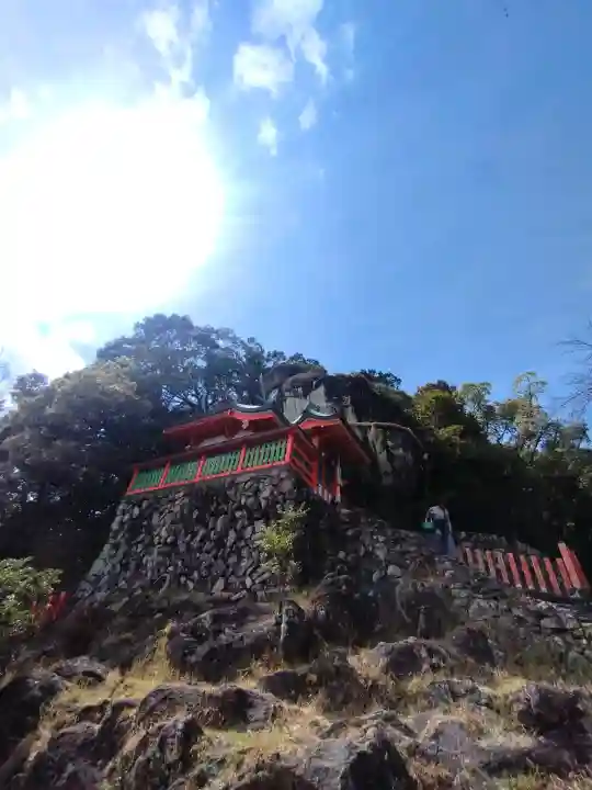 神倉神社(熊野速玉大社摂社)の{uncategorized: "未分類", other: "その他", undefined: "問題あり", building: "その他建物", grave: "お墓", sacred_gate: "鳥居", guardian: "狛犬", statue: "像", buddha: "仏像", history: "歴史", nature: "自然", garden: "庭園", animal: "動物", pagoda: "塔", temizu: "手水舎", mountain_gate: "山門・神門", sanctuary: "本殿・本堂", subordinate: "末社・摂社", art: "芸術", scenery: "景色", jizo: "地蔵", ema: "絵馬", goshuin: "御朱印", omikuji: "おみくじ", items: "授与品その他", amulet: "お守り", goshuincho: "御朱印帳", eats: "食事", festival: "お祭り", votive_dance: "神楽", shichigosan: "七五三参", wedding: "結婚式", experience: "体験その他", initially: "初詣", around: "周辺", anti_infection: "感染症対策"}