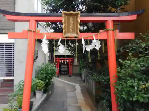 睦稲荷神社の鳥居