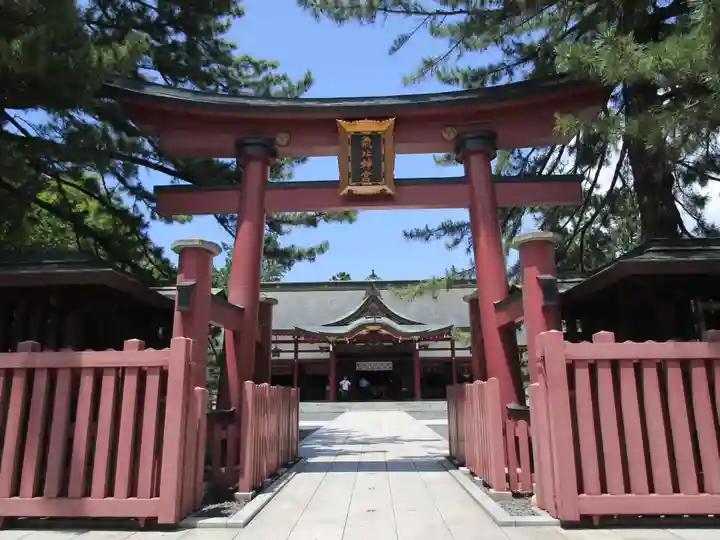氣比神宮の鳥居