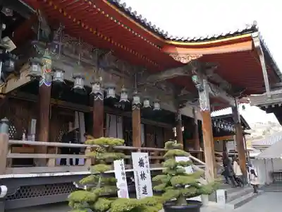 中山寺の本殿・本堂