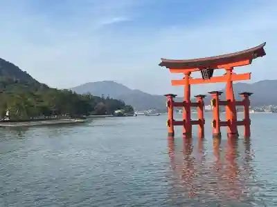 厳島神社の{uncategorized: "未分類", other: "その他", undefined: "問題あり", building: "その他建物", grave: "お墓", sacred_gate: "鳥居", guardian: "狛犬", statue: "像", buddha: "仏像", history: "歴史", nature: "自然", garden: "庭園", animal: "動物", pagoda: "塔", temizu: "手水舎", mountain_gate: "山門・神門", sanctuary: "本殿・本堂", subordinate: "末社・摂社", art: "芸術", scenery: "景色", jizo: "地蔵", ema: "絵馬", goshuin: "御朱印", omikuji: "おみくじ", items: "授与品その他", amulet: "お守り", goshuincho: "御朱印帳", eats: "食事", festival: "お祭り", votive_dance: "神楽", shichigosan: "七五三参", wedding: "結婚式", experience: "体験その他", initially: "初詣", around: "周辺", anti_infection: "感染症対策"}