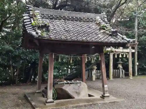 成石神社の手水舎