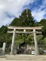戸隠神社中社の{uncategorized: "未分類", other: "その他", undefined: "問題あり", building: "その他建物", grave: "お墓", sacred_gate: "鳥居", guardian: "狛犬", statue: "像", buddha: "仏像", history: "歴史", nature: "自然", garden: "庭園", animal: "動物", pagoda: "塔", temizu: "手水舎", mountain_gate: "山門・神門", sanctuary: "本殿・本堂", subordinate: "末社・摂社", art: "芸術", scenery: "景色", jizo: "地蔵", ema: "絵馬", goshuin: "御朱印", omikuji: "おみくじ", items: "授与品その他", amulet: "お守り", goshuincho: "御朱印帳", eats: "食事", festival: "お祭り", votive_dance: "神楽", shichigosan: "七五三参", wedding: "結婚式", experience: "体験その他", initially: "初詣", around: "周辺", anti_infection: "感染症対策"}