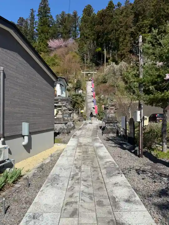 石都々古和気神社の{uncategorized: "未分類", other: "その他", undefined: "問題あり", building: "その他建物", grave: "お墓", sacred_gate: "鳥居", guardian: "狛犬", statue: "像", buddha: "仏像", history: "歴史", nature: "自然", garden: "庭園", animal: "動物", pagoda: "塔", temizu: "手水舎", mountain_gate: "山門・神門", sanctuary: "本殿・本堂", subordinate: "末社・摂社", art: "芸術", scenery: "景色", jizo: "地蔵", ema: "絵馬", goshuin: "御朱印", omikuji: "おみくじ", items: "授与品その他", amulet: "お守り", goshuincho: "御朱印帳", eats: "食事", festival: "お祭り", votive_dance: "神楽", shichigosan: "七五三参", wedding: "結婚式", experience: "体験その他", initially: "初詣", around: "周辺", anti_infection: "感染症対策"}