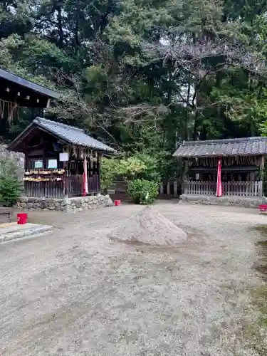 石座神社の{uncategorized: "未分類", other: "その他", undefined: "問題あり", building: "その他建物", grave: "お墓", sacred_gate: "鳥居", guardian: "狛犬", statue: "像", buddha: "仏像", history: "歴史", nature: "自然", garden: "庭園", animal: "動物", pagoda: "塔", temizu: "手水舎", mountain_gate: "山門・神門", sanctuary: "本殿・本堂", subordinate: "末社・摂社", art: "芸術", scenery: "景色", jizo: "地蔵", ema: "絵馬", goshuin: "御朱印", omikuji: "おみくじ", items: "授与品その他", amulet: "お守り", goshuincho: "御朱印帳", eats: "食事", festival: "お祭り", votive_dance: "神楽", shichigosan: "七五三参", wedding: "結婚式", experience: "体験その他", initially: "初詣", around: "周辺", anti_infection: "感染症対策"}