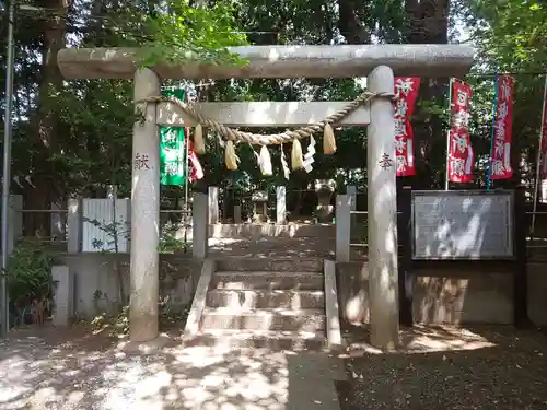 座間神社の鳥居