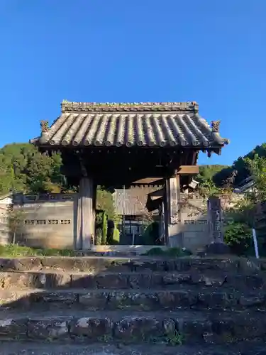 龍岳院の山門