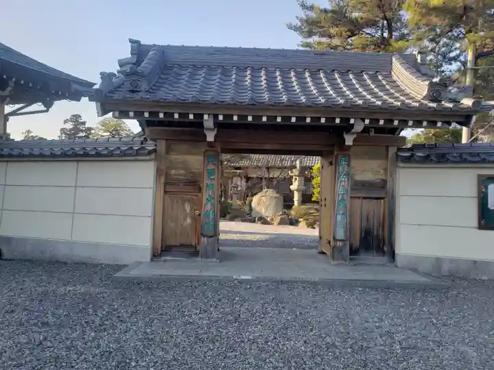 良畴寺の山門・神門