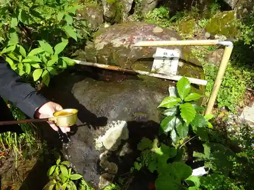 公時神社の手水舎