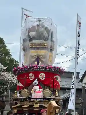 三熊野神社の{uncategorized: "未分類", other: "その他", undefined: "問題あり", building: "その他建物", grave: "お墓", sacred_gate: "鳥居", guardian: "狛犬", statue: "像", buddha: "仏像", history: "歴史", nature: "自然", garden: "庭園", animal: "動物", pagoda: "塔", temizu: "手水舎", mountain_gate: "山門・神門", sanctuary: "本殿・本堂", subordinate: "末社・摂社", art: "芸術", scenery: "景色", jizo: "地蔵", ema: "絵馬", goshuin: "御朱印", omikuji: "おみくじ", items: "授与品その他", amulet: "お守り", goshuincho: "御朱印帳", eats: "食事", festival: "お祭り", votive_dance: "神楽", shichigosan: "七五三参", wedding: "結婚式", experience: "体験その他", initially: "初詣", around: "周辺", anti_infection: "感染症対策"}