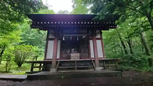 稲荷社（忍野八海　出口池）の本殿・本堂