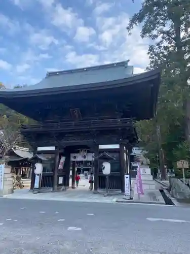 日牟禮八幡宮の山門