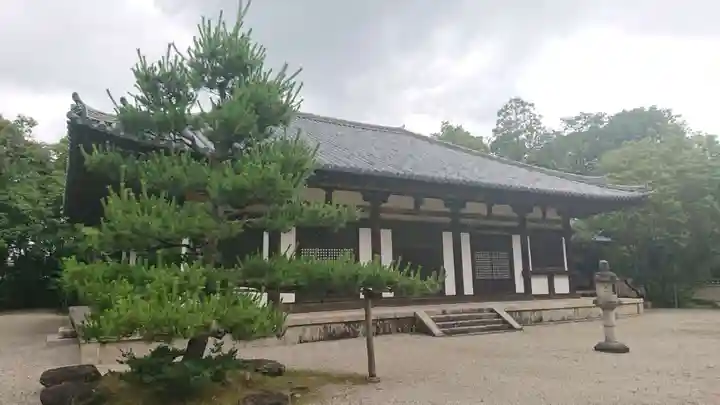 秋篠寺の本殿・本堂