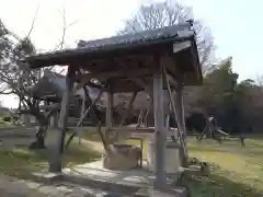 神明社（三丸渕三段割）の手水