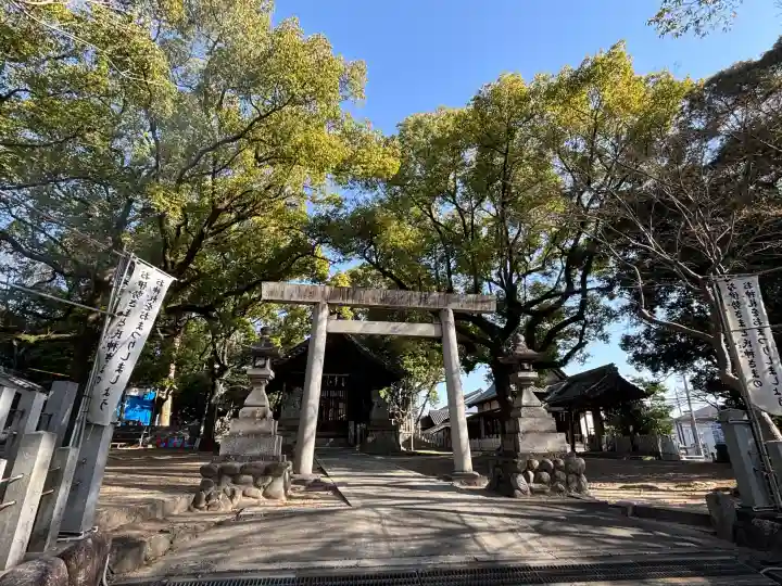 七所神社の{uncategorized: "未分類", other: "その他", undefined: "問題あり", building: "その他建物", grave: "お墓", sacred_gate: "鳥居", guardian: "狛犬", statue: "像", buddha: "仏像", history: "歴史", nature: "自然", garden: "庭園", animal: "動物", pagoda: "塔", temizu: "手水舎", mountain_gate: "山門・神門", sanctuary: "本殿・本堂", subordinate: "末社・摂社", art: "芸術", scenery: "景色", jizo: "地蔵", ema: "絵馬", goshuin: "御朱印", omikuji: "おみくじ", items: "授与品その他", amulet: "お守り", goshuincho: "御朱印帳", eats: "食事", festival: "お祭り", votive_dance: "神楽", shichigosan: "七五三参", wedding: "結婚式", experience: "体験その他", initially: "初詣", around: "周辺", anti_infection: "感染症対策"}