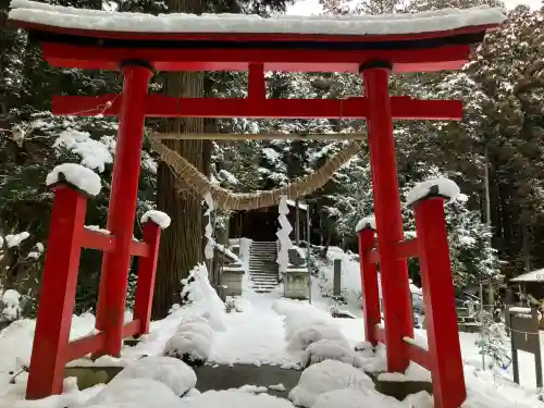 行事神社の{uncategorized: "未分類", other: "その他", undefined: "問題あり", building: "その他建物", grave: "お墓", sacred_gate: "鳥居", guardian: "狛犬", statue: "像", buddha: "仏像", history: "歴史", nature: "自然", garden: "庭園", animal: "動物", pagoda: "塔", temizu: "手水舎", mountain_gate: "山門・神門", sanctuary: "本殿・本堂", subordinate: "末社・摂社", art: "芸術", scenery: "景色", jizo: "地蔵", ema: "絵馬", goshuin: "御朱印", omikuji: "おみくじ", items: "授与品その他", amulet: "お守り", goshuincho: "御朱印帳", eats: "食事", festival: "お祭り", votive_dance: "神楽", shichigosan: "七五三参", wedding: "結婚式", experience: "体験その他", initially: "初詣", around: "周辺", anti_infection: "感染症対策"}