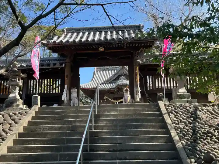 福島八幡宮の{uncategorized: "未分類", other: "その他", undefined: "問題あり", building: "その他建物", grave: "お墓", sacred_gate: "鳥居", guardian: "狛犬", statue: "像", buddha: "仏像", history: "歴史", nature: "自然", garden: "庭園", animal: "動物", pagoda: "塔", temizu: "手水舎", mountain_gate: "山門・神門", sanctuary: "本殿・本堂", subordinate: "末社・摂社", art: "芸術", scenery: "景色", jizo: "地蔵", ema: "絵馬", goshuin: "御朱印", omikuji: "おみくじ", items: "授与品その他", amulet: "お守り", goshuincho: "御朱印帳", eats: "食事", festival: "お祭り", votive_dance: "神楽", shichigosan: "七五三参", wedding: "結婚式", experience: "体験その他", initially: "初詣", around: "周辺", anti_infection: "感染症対策"}