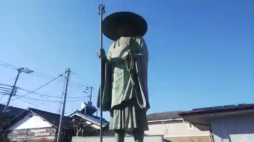 海蔵寺の像