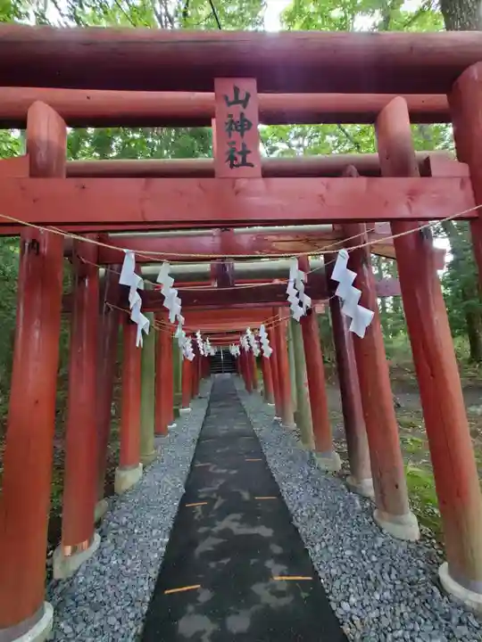 新屋山神社(山梨県)