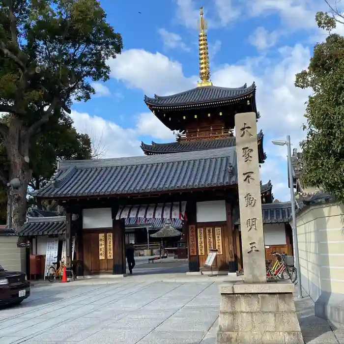 法楽寺の山門