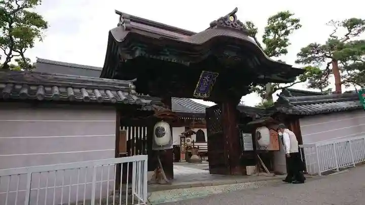 善光寺大本願の山門・神門