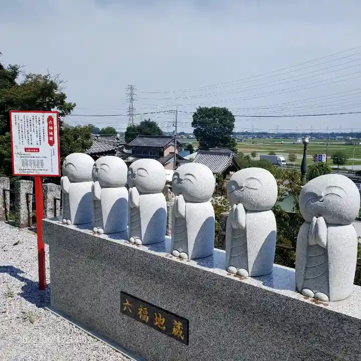埼玉厄除け開運大師・龍泉寺(切り絵御朱印発祥の寺)の地蔵