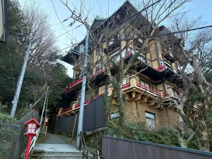 熊野神社の{uncategorized: "未分類", other: "その他", undefined: "問題あり", building: "その他建物", grave: "お墓", sacred_gate: "鳥居", guardian: "狛犬", statue: "像", buddha: "仏像", history: "歴史", nature: "自然", garden: "庭園", animal: "動物", pagoda: "塔", temizu: "手水舎", mountain_gate: "山門・神門", sanctuary: "本殿・本堂", subordinate: "末社・摂社", art: "芸術", scenery: "景色", jizo: "地蔵", ema: "絵馬", goshuin: "御朱印", omikuji: "おみくじ", items: "授与品その他", amulet: "お守り", goshuincho: "御朱印帳", eats: "食事", festival: "お祭り", votive_dance: "神楽", shichigosan: "七五三参", wedding: "結婚式", experience: "体験その他", initially: "初詣", around: "周辺", anti_infection: "感染症対策"}